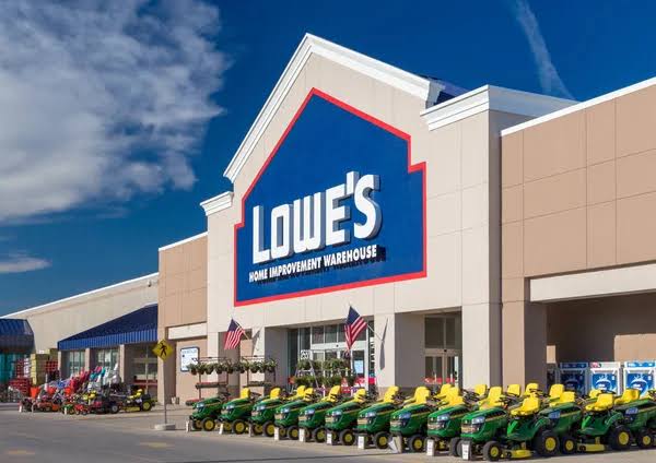 Is Lowes Open on Thanksgiving
